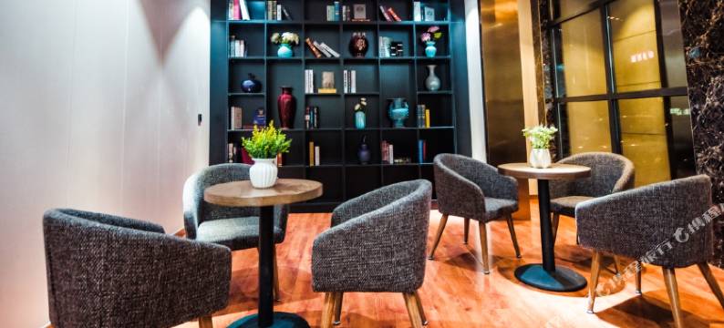 铂悦轻奢酒店(泰山路世纪华联店)图片