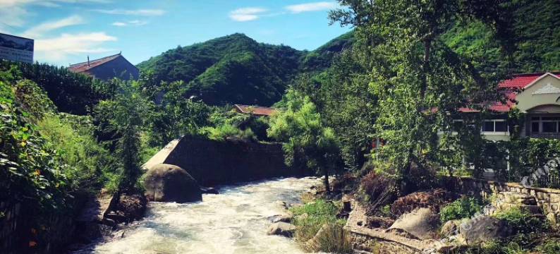杨小艳民俗饭庄(雾灵西峰东极仙谷风景区店)图片