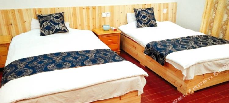 婺源石城枫红酒家图片