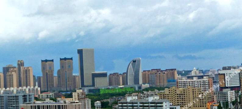 海口香江国际温泉大酒店(高铁东站日月广场免税店)图片