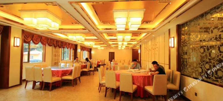 理县古尔沟诗曼温泉大酒店图片
