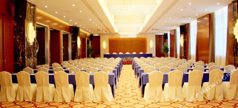 乌鲁木齐西北石油酒店(铁路局北京路汇嘉时代广场店)图片