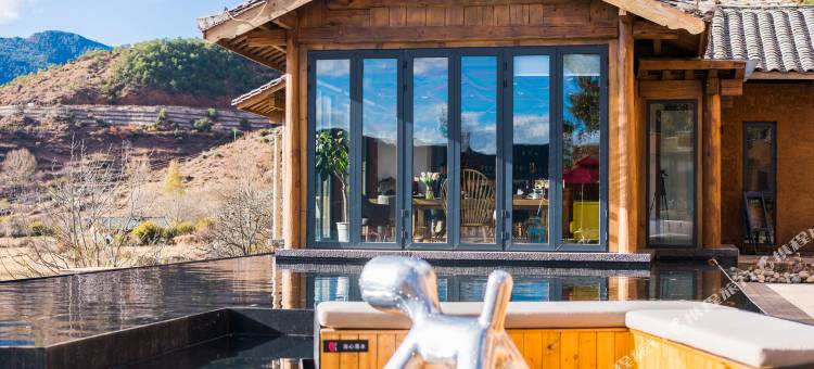 泸沽湖半山阳光精品客栈图片