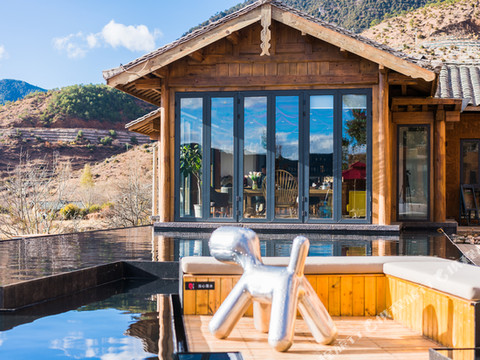 泸沽湖半山阳光精品客栈