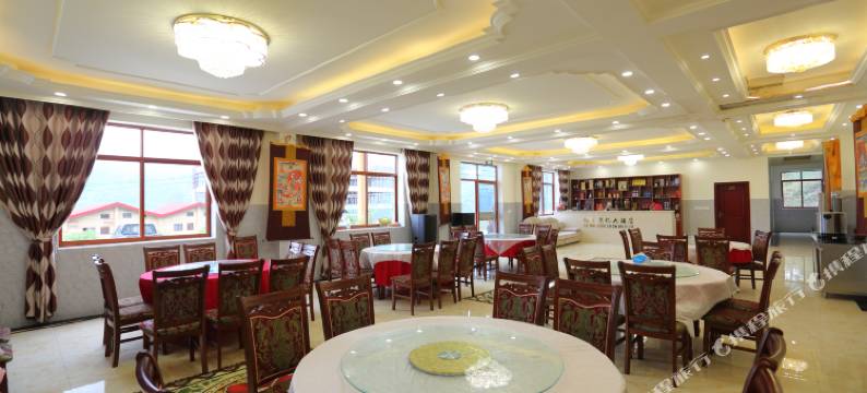 宝兴达瓦更扎大酒店图片