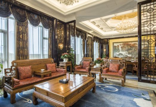 Magnotel Hotel Overview