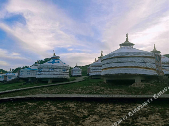 陇县关山希都日古蒙古包