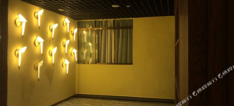 萨嘎鑫泰全季酒店图片