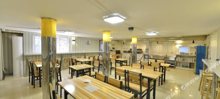 中锦假日酒店(青岛大学麦岛地铁站店)图片