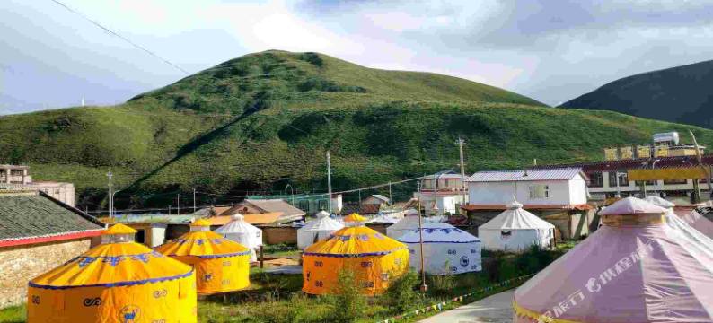 色达金色家园酒店图片