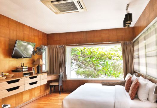 Birds and Bees Resort Hotel Overview