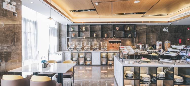 普宁高铁站亚朵酒店图片