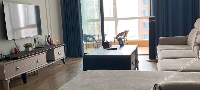 成都雨中漫步人公寓图片