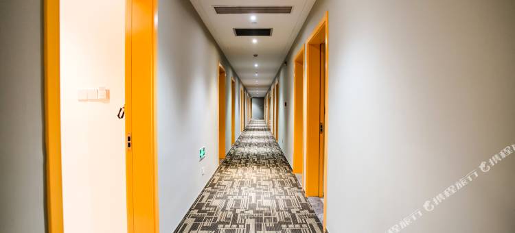 布丁严选酒店(杭州临平银泰百货邱山大街地铁站店)图片