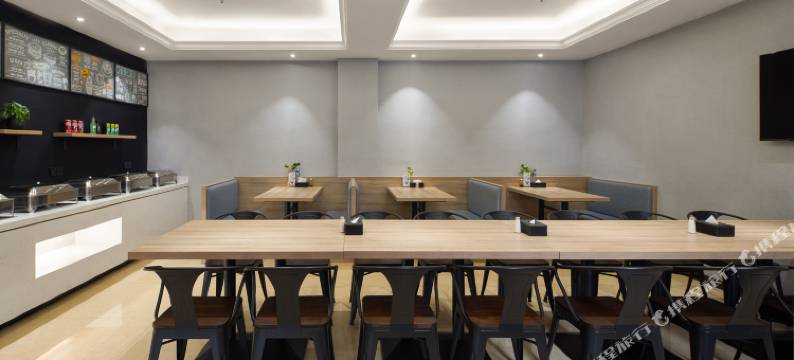 欧菲斯精选电影酒店(湖州爱山广场衣裳街店)图片