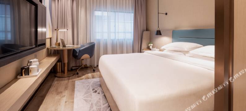 潮漫酒店(深圳市民中心莲花村地铁站店)图片