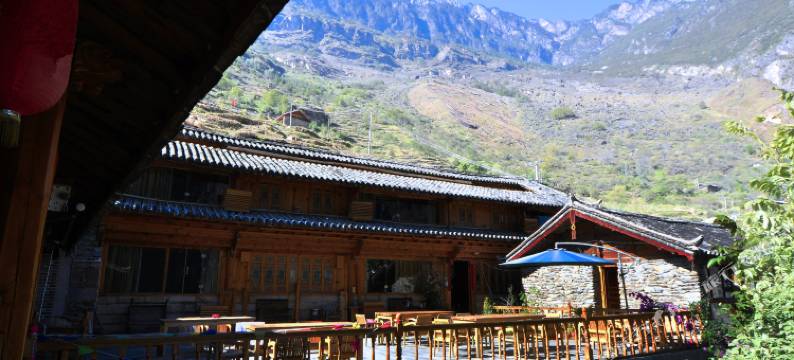 虎跳峡山泉客栈图片