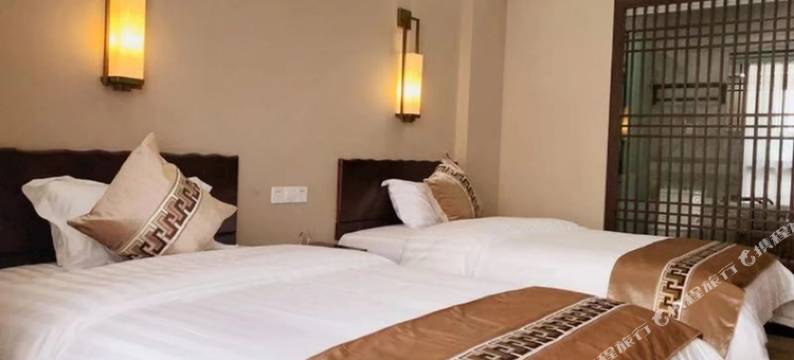 阆中烟雨江畔民宿图片