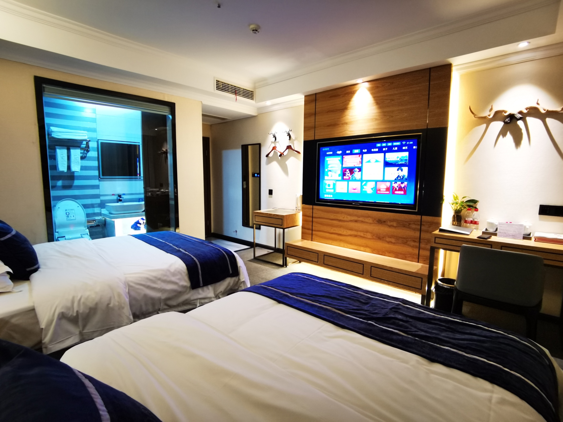 Witness Ouk Art Hotel Over view