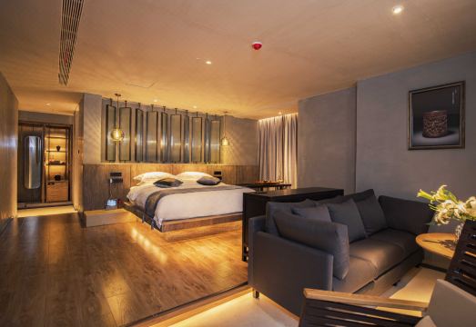 A Lily Hostel Hotel Overview