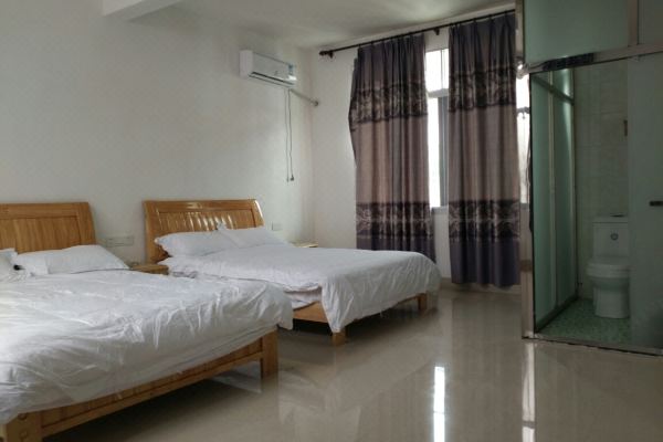 在连城县培田古村落风景区内,空气清新,田园风光,提供住宿及餐饮服务