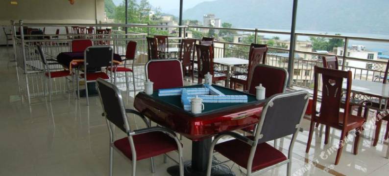 雷波马湖骏景酒店图片