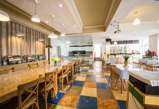 丹霞山燕子呢喃依山民宿外景图