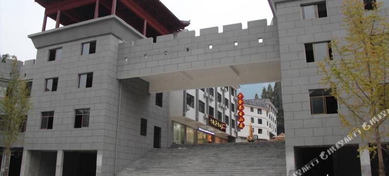 天堂寨老树·篱舍图片