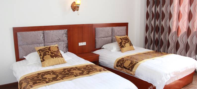 薄刀峰鹞子山庄图片