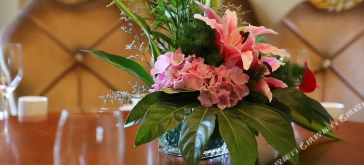 察布查尔海峰酒店图片