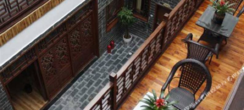 张家界溪布街陆号客栈图片