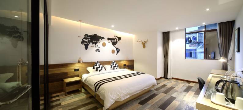 见外精品客栈(海口骑楼老街钟楼店)图片