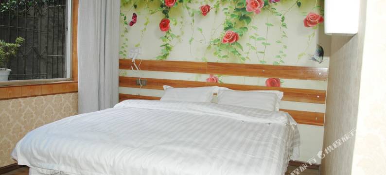 犍为月半弯旅馆图片