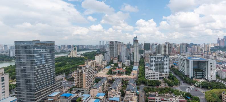 优雅公寓(南宁洛春路店)图片