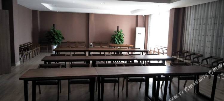 轻筑富临门酒店(商丘高铁站市政府店)图片