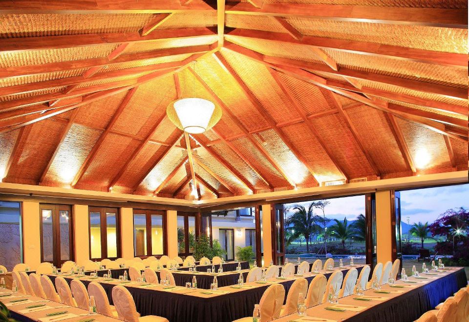 Yalong Bay Villas & SpaHotel Overview