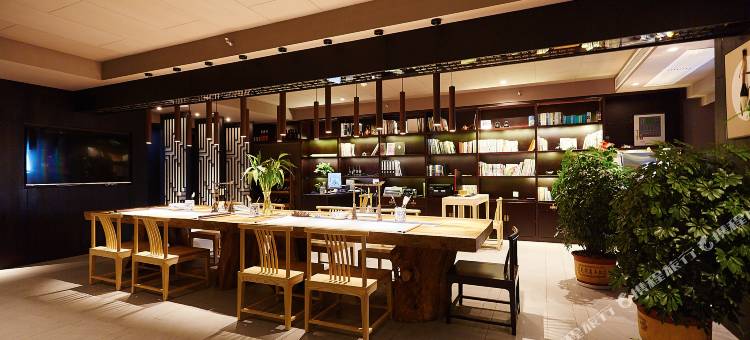 尚书房酒店(武汉工程大学杨家湾地铁站店)图片