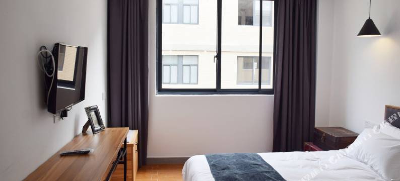 叫我大阳吧特色民宿(丰家山路分店)图片