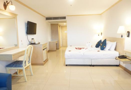 Bay Hotel Srinakarin Hotel Overview