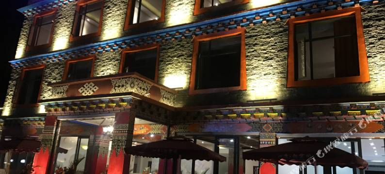 康定白云间酒店(新都桥店)图片
