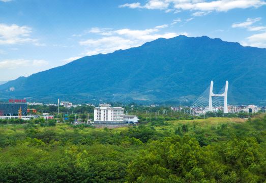 Days Inn by Wyndham Business Place Guilin Yishun Hotel Overview