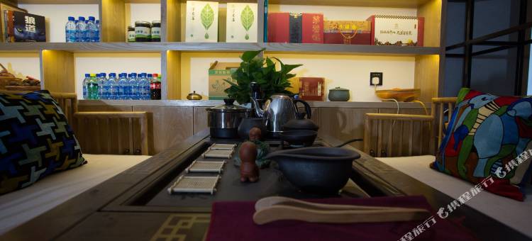 美驿轻奢名宿(张家界旅游步行街南门口美食街店)图片