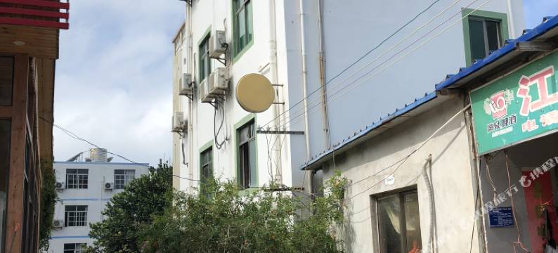 涠洲岛花儿开了海边客栈图片