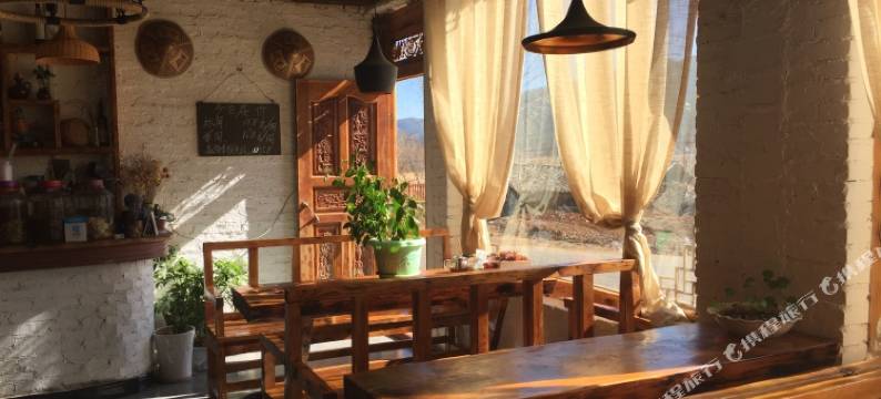 泸沽湖金色小院图片