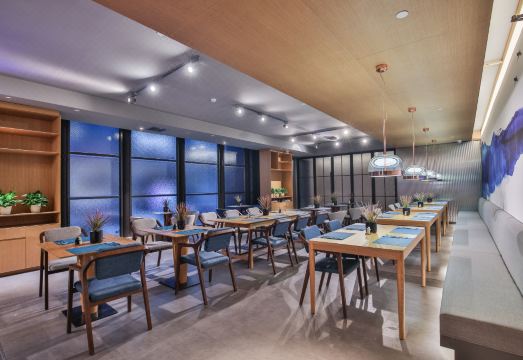 Pagoda Hotel Hangzhou West Lake WulinHotel Overview