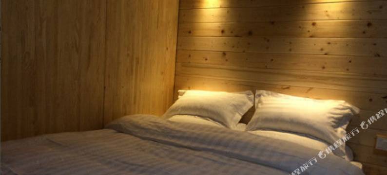 临海蜂巢网房车宿营地图片