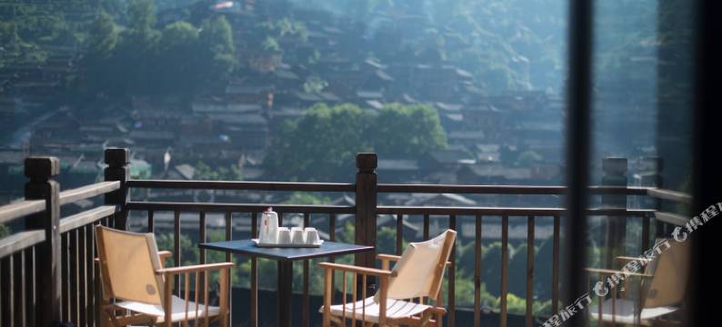 行者上居全景美宿(西江千户苗寨观景台店)图片