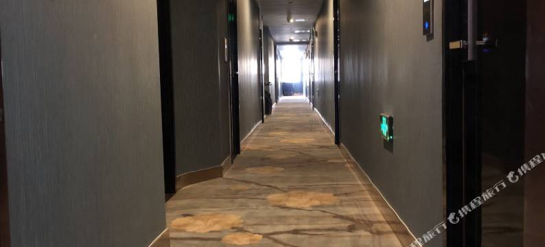 布尔津七彩河假日酒店图片