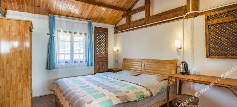 玉龙丽人国特色纳西庭院图片