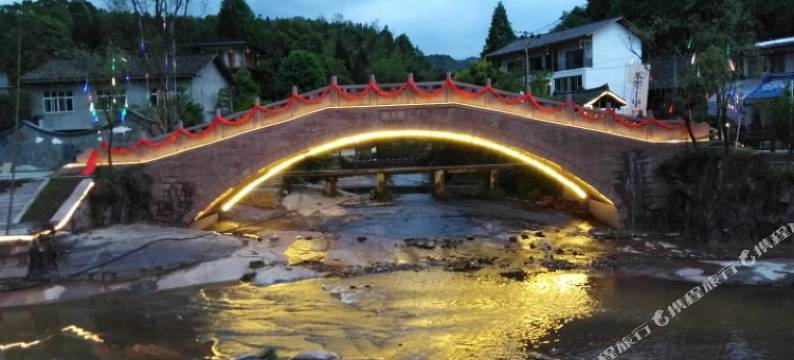 雅安山村奇迹山庄图片